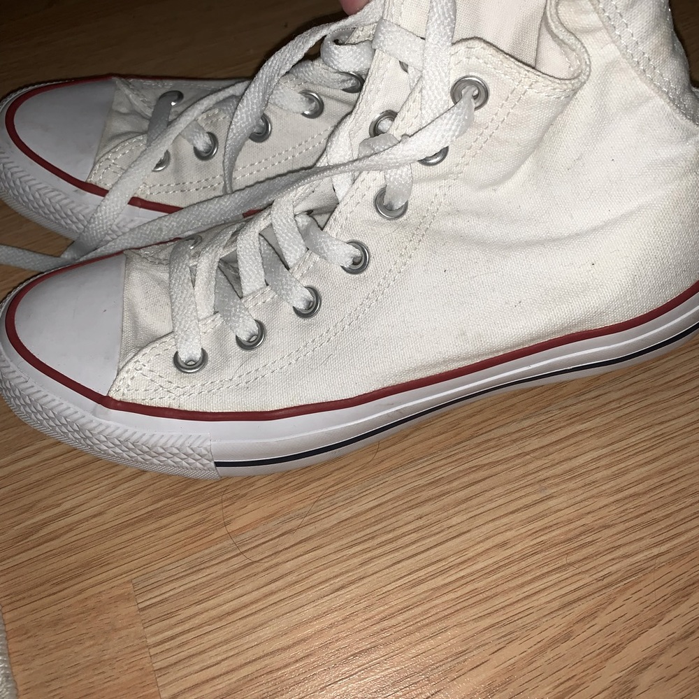 Women’s 8 high top converse